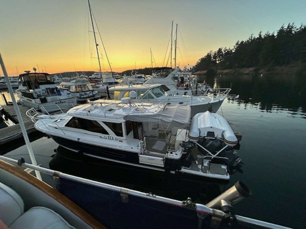 Cutwater C-32 C Yacht For Sale