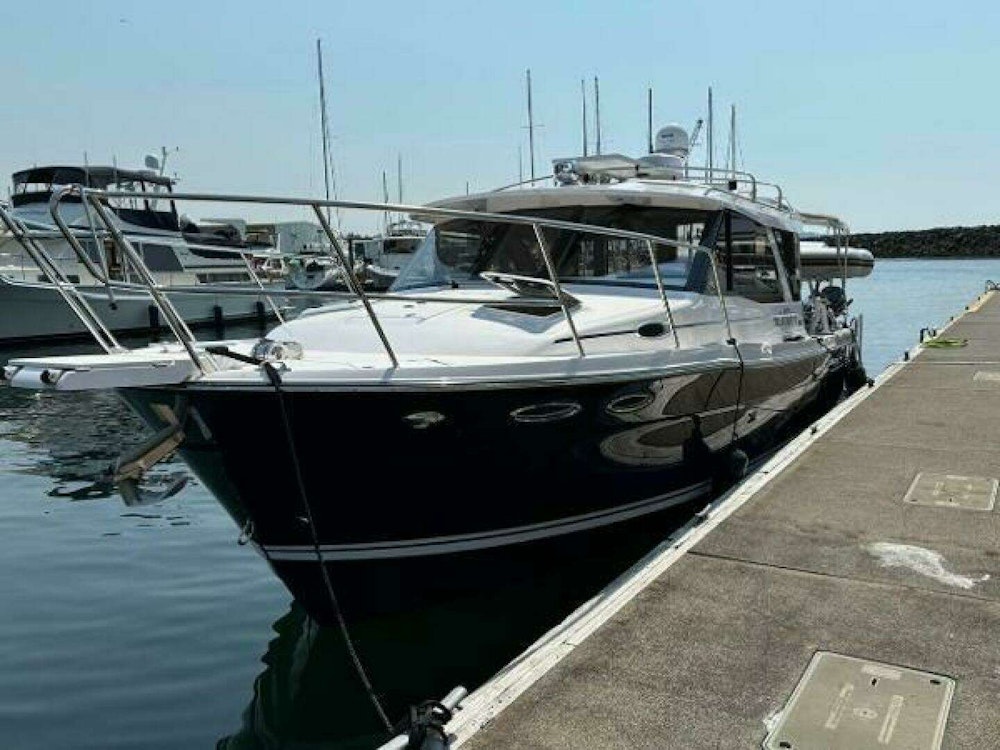 Cutwater C-32 C Yacht For Sale