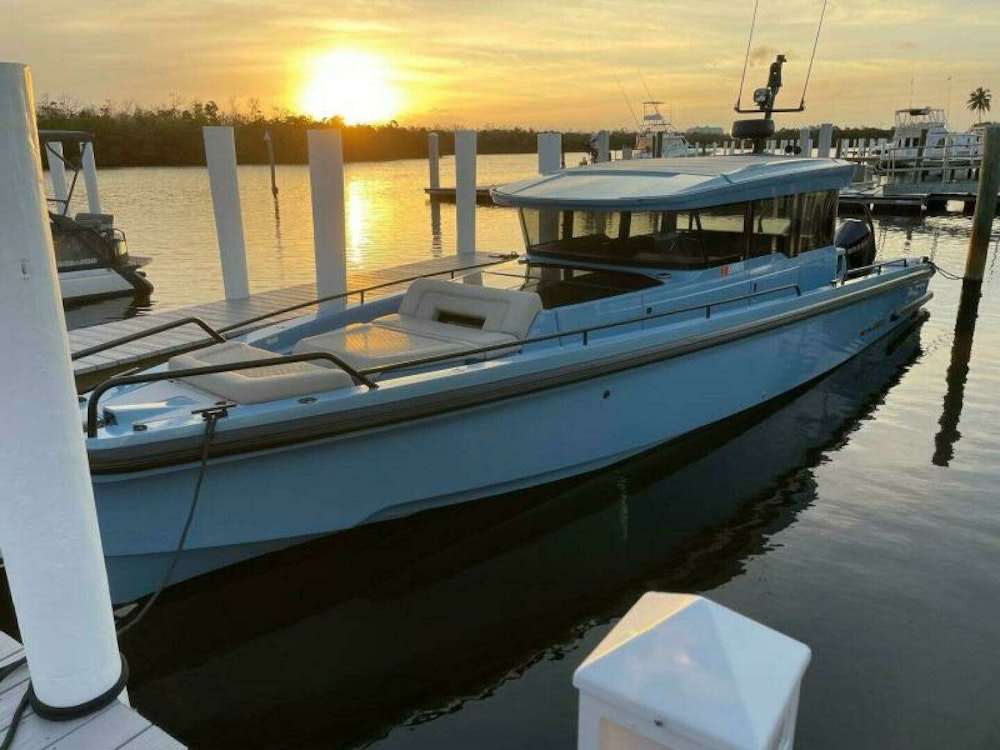 Axopar Shadow 900 Yacht For Sale