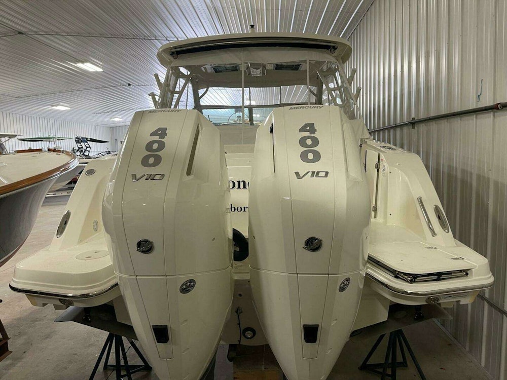 Boston Whaler 320 Vantage Yacht For Sale