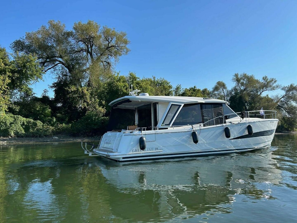 Greenline Hybrid Yacht For Sale