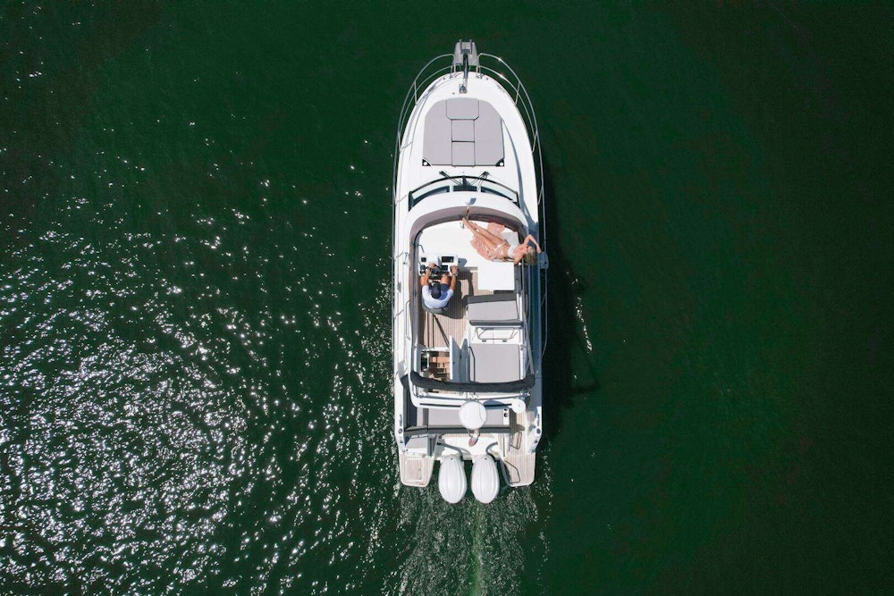 Jeanneau NC1095 Fly Yacht For Sale