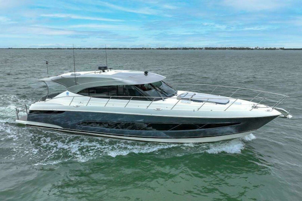 Riviera 5400 Sport Yacht Platinum Edition Yacht For Sale