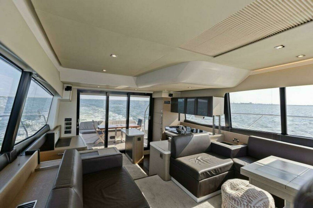 Prestige 550 Flybridge Yacht For Sale