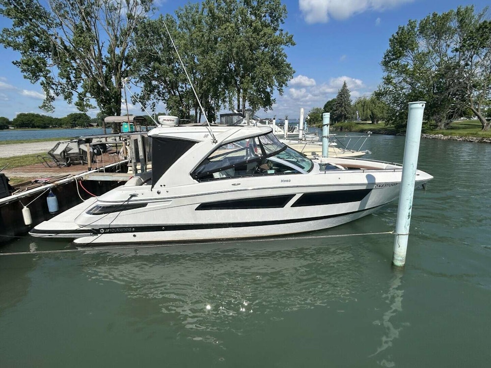 Four Winns H350 Yacht For Sale