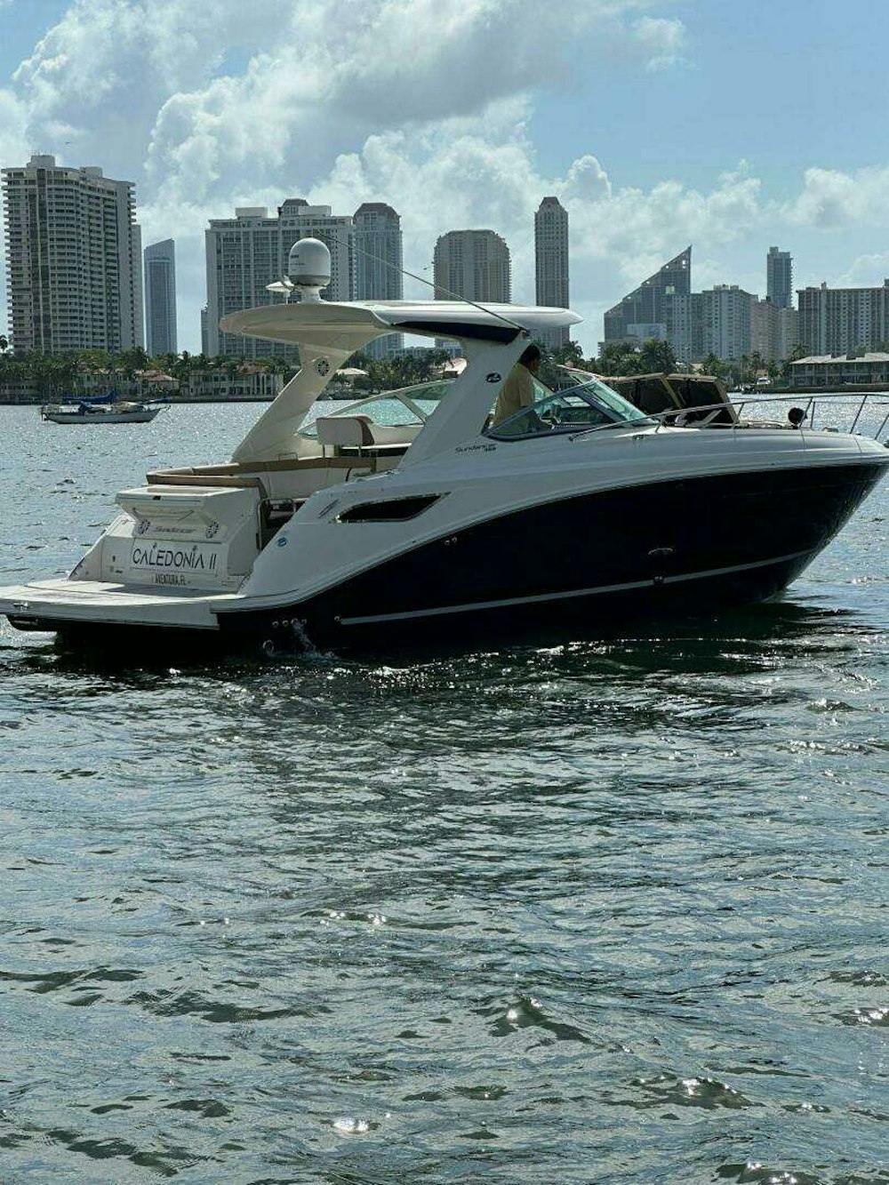 Sea Ray 350 Sundancer Yacht For Sale
