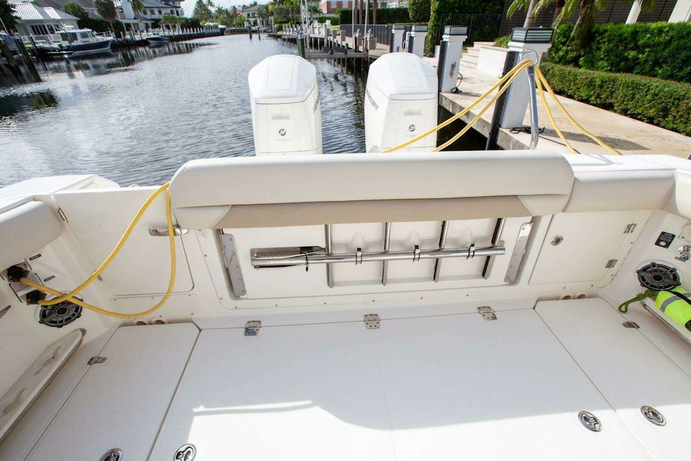 Boston Whaler 380 Outrage Yacht For Sale
