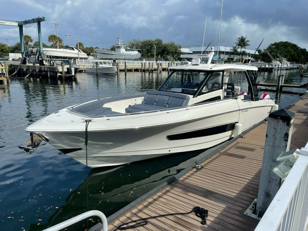 Boston Whaler  Yacht For Sale