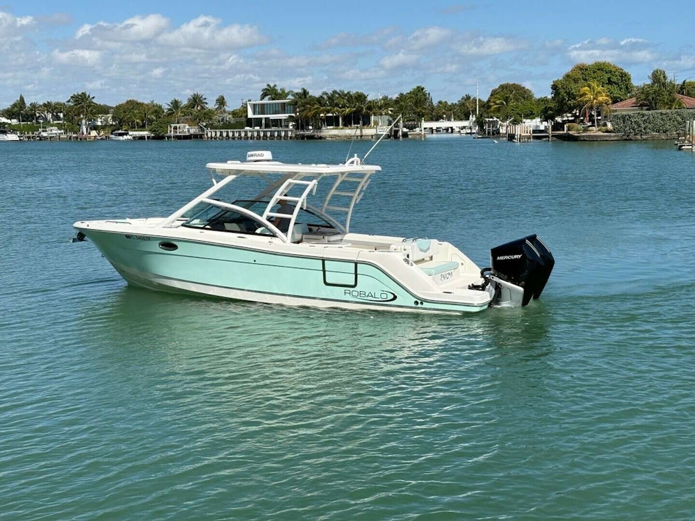 Robalo R317 Dual Console Yacht For Sale