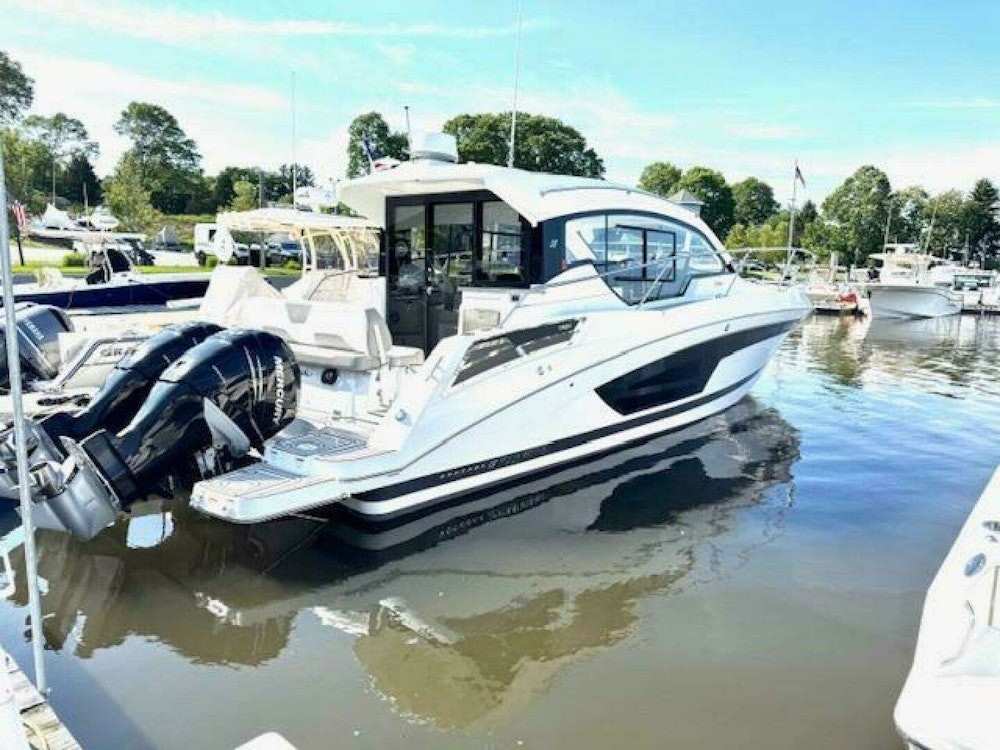 Four Winns Vista 355 Coupe OB Yacht For Sale