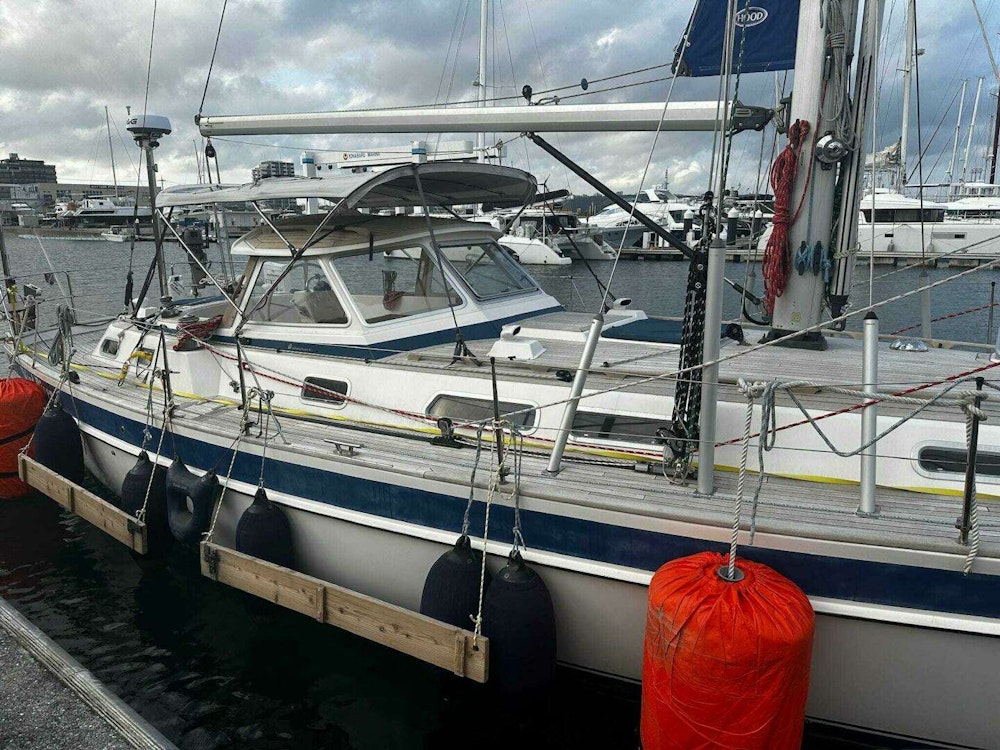 Hallberg-Rassy 42 Yacht For Sale