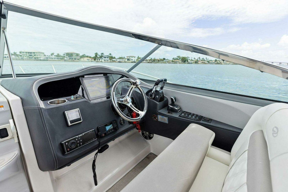 Regal 33 XO Yacht For Sale