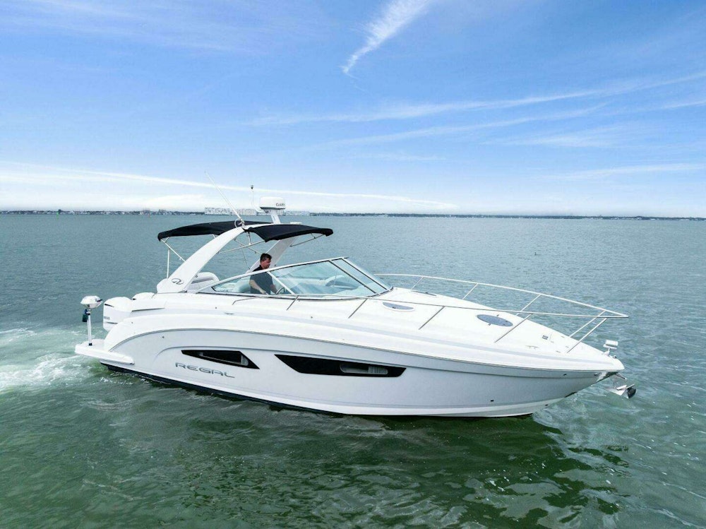 Regal 33 XO Yacht For Sale
