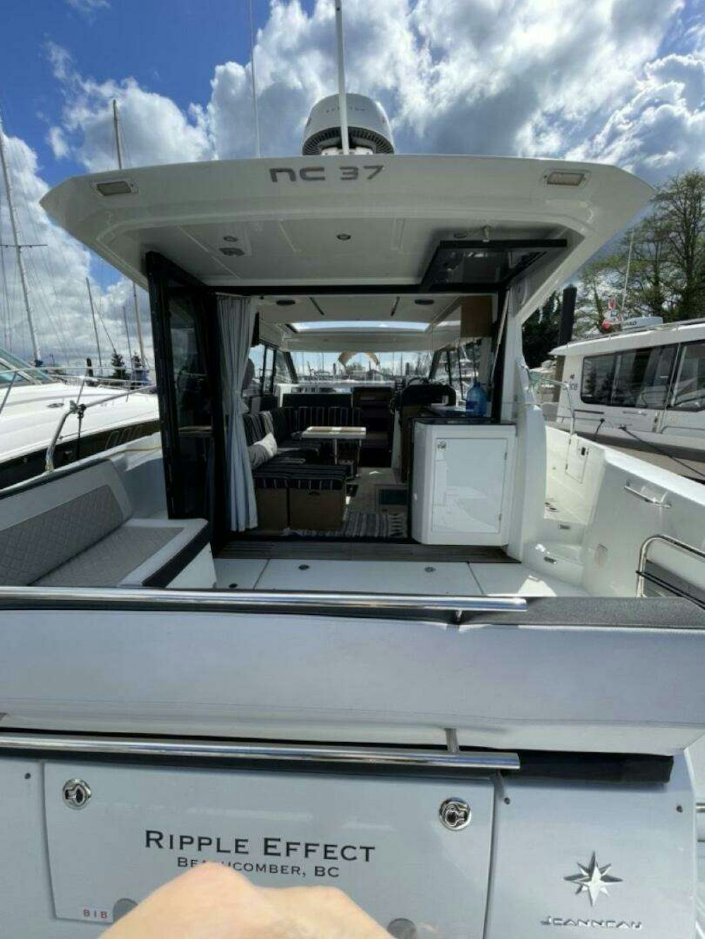 Jeanneau NC 37 Yacht For Sale