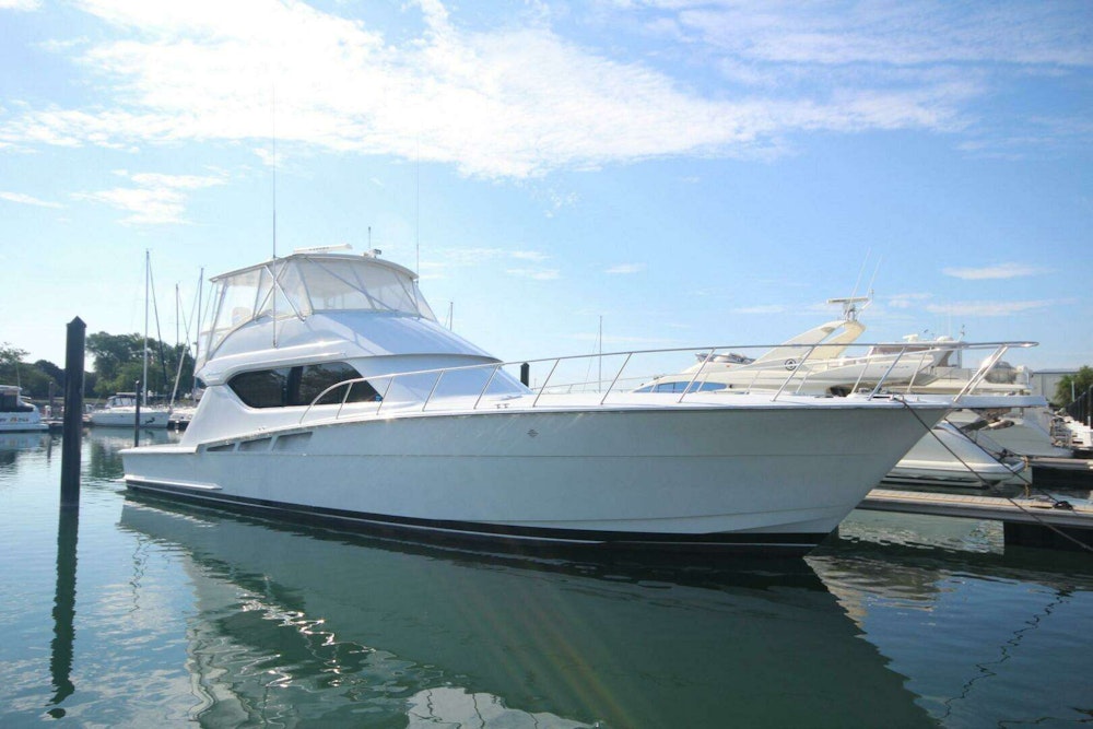 Hatteras 60 Convertible Yacht For Sale