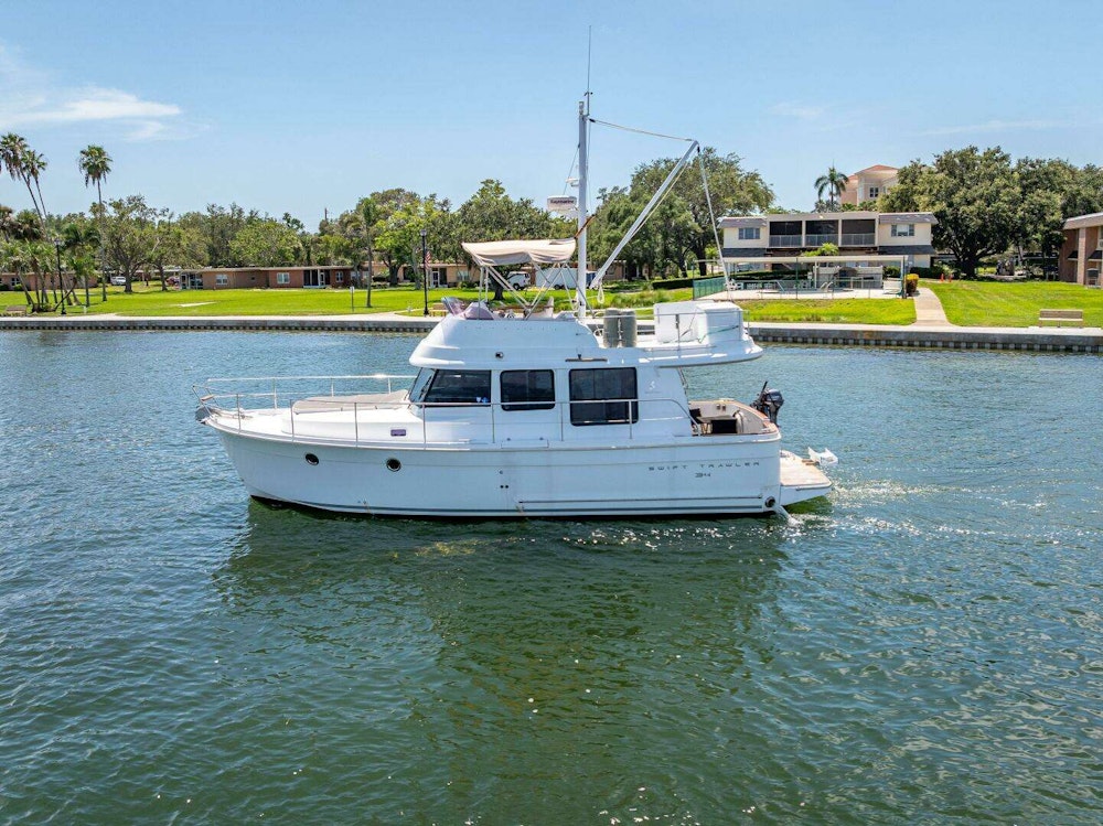 Beneteau Swift Trawler 34 Yacht For Sale