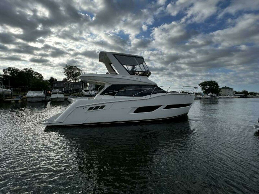 Carver C40 Yacht For Sale