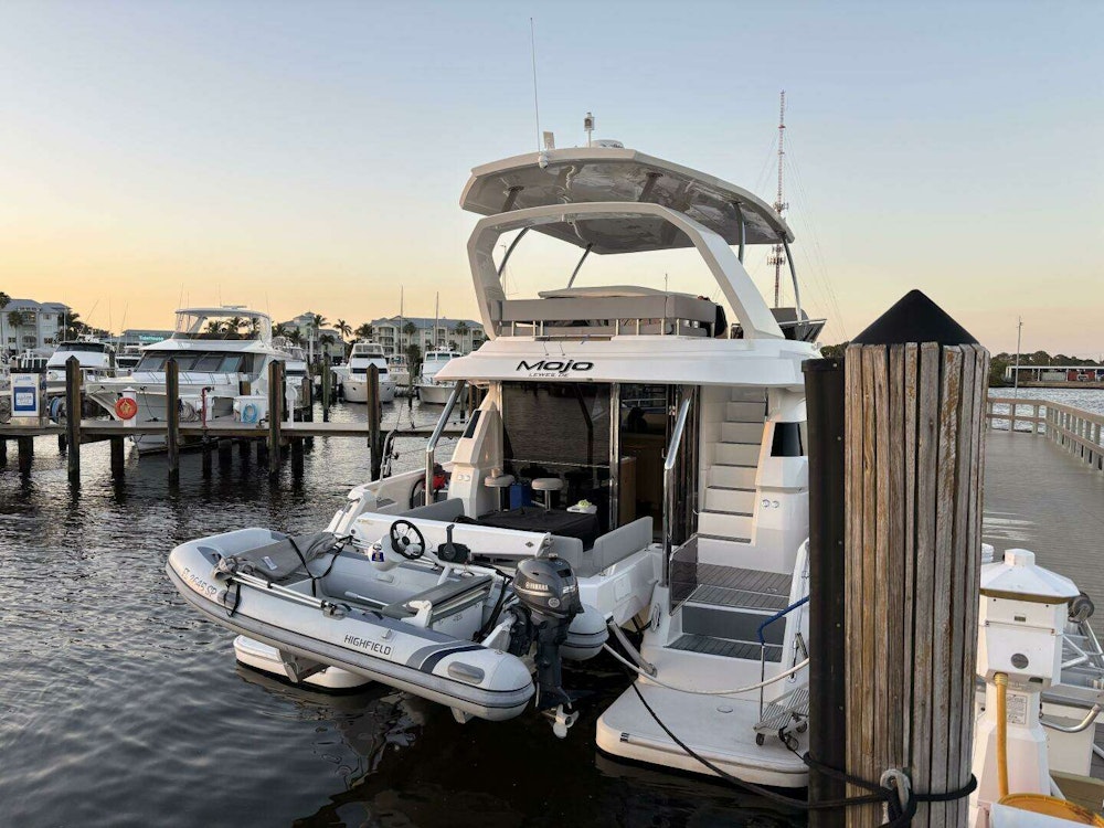 Aquila 44 Yacht For Sale