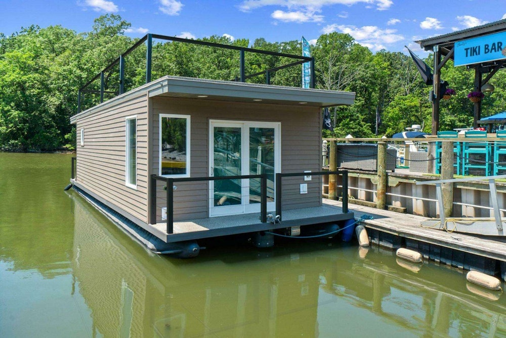 Custom Hank's 40 Houseboat Yacht For Sale