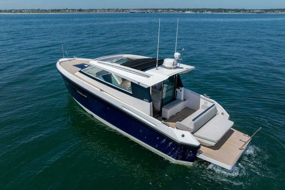 Delta Powerboats 33 Coupe Yacht For Sale