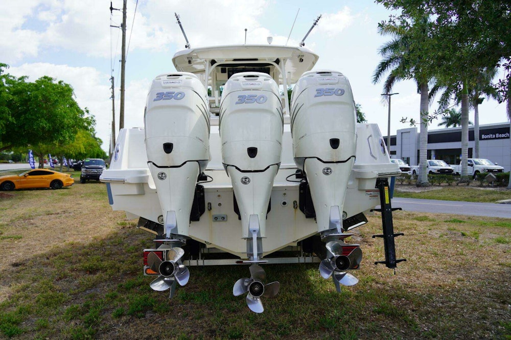Boston Whaler 350 Outrage® Yacht For Sale
