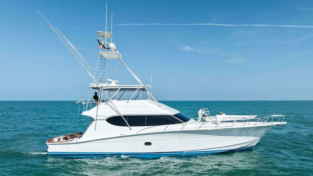 Hatteras 68 Convertible Yacht For Sale