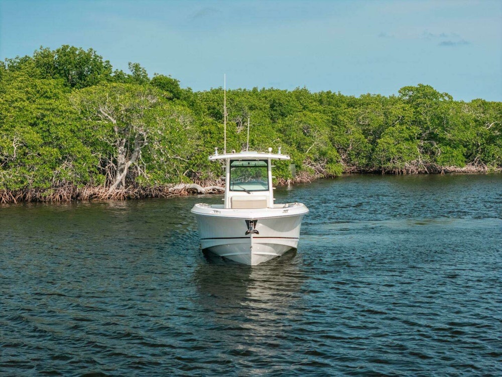 Boston Whaler 330 Outrage Yacht For Sale