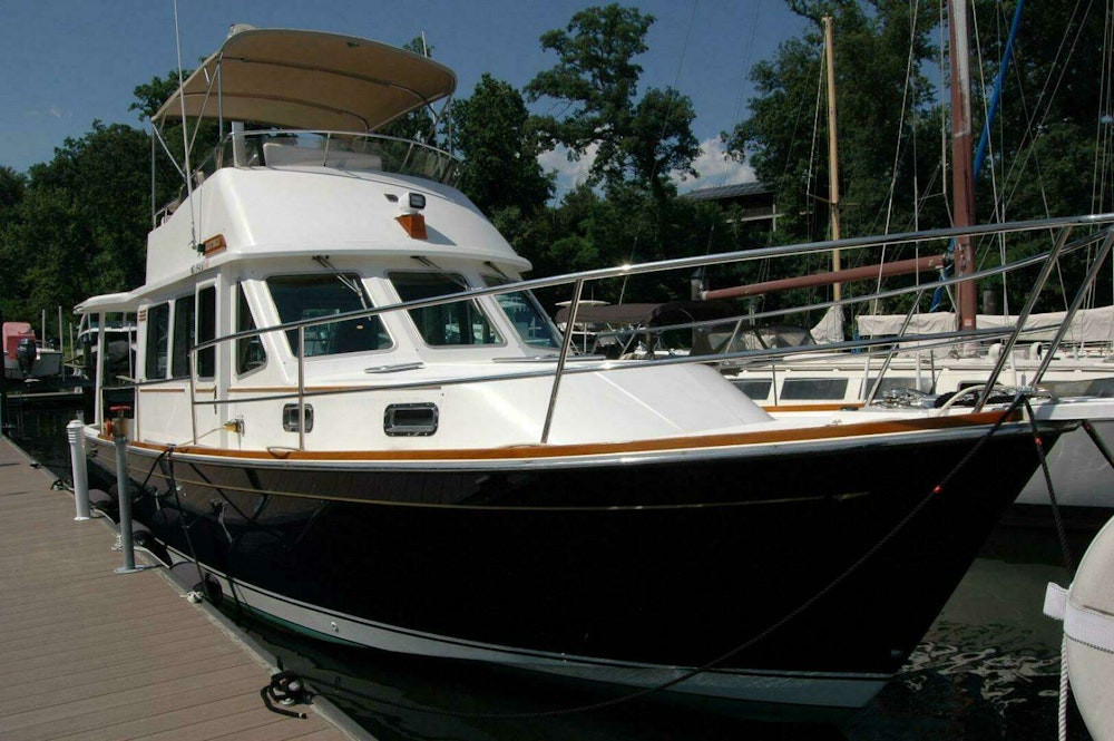 Sabre 36 Flybridge Sedan Yacht For Sale