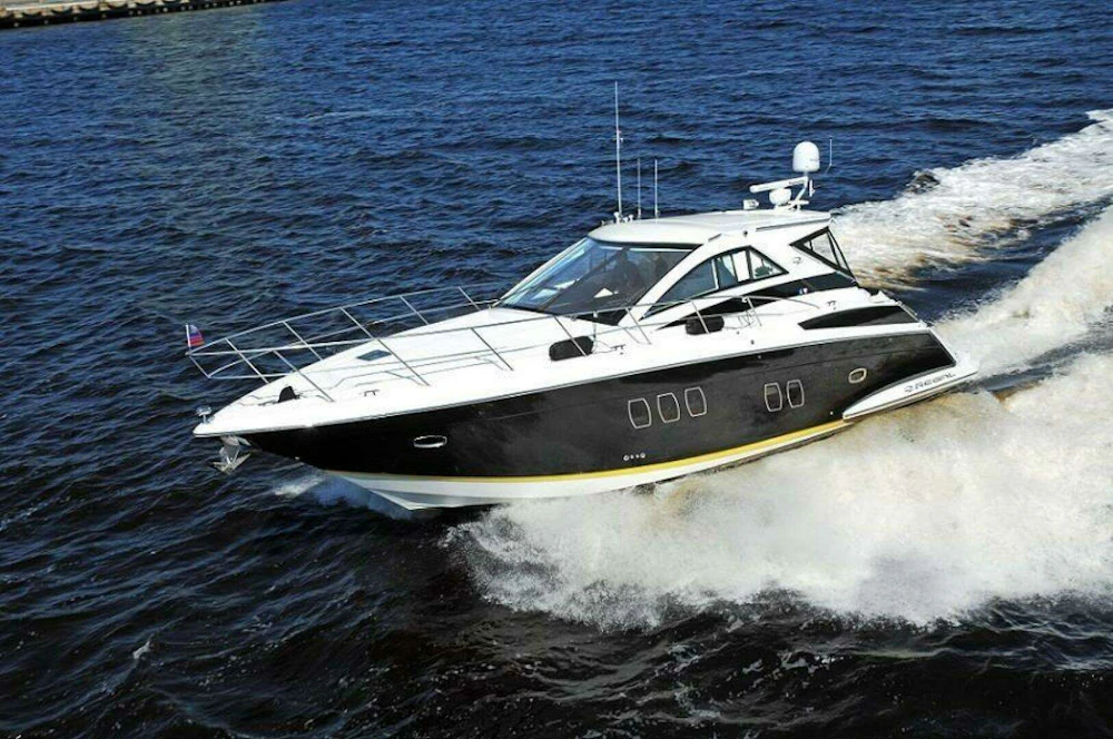 Regal 5260 Sport Coupe Yacht For Sale