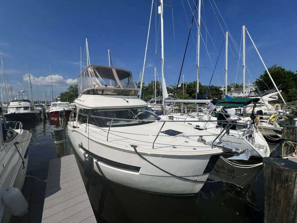 Carver C34 Command Bridge Yacht For Sale