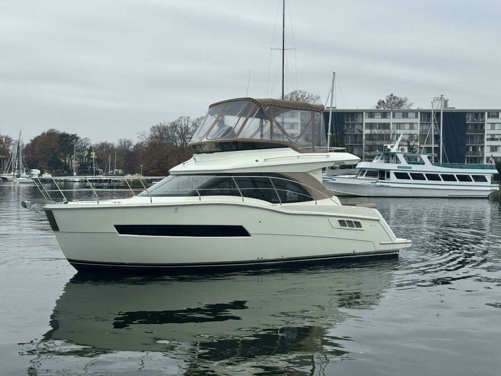 Carver C34 Command Bridge Yacht For Sale
