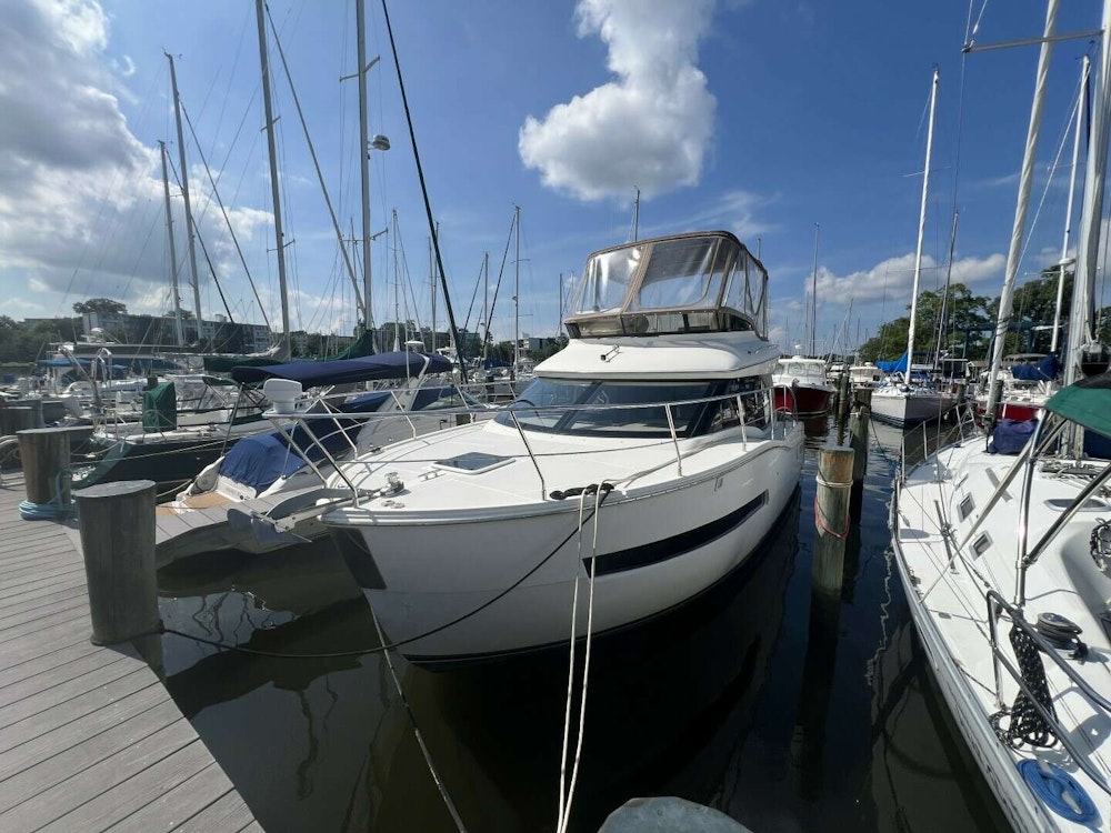 Carver C34 Command Bridge Yacht For Sale