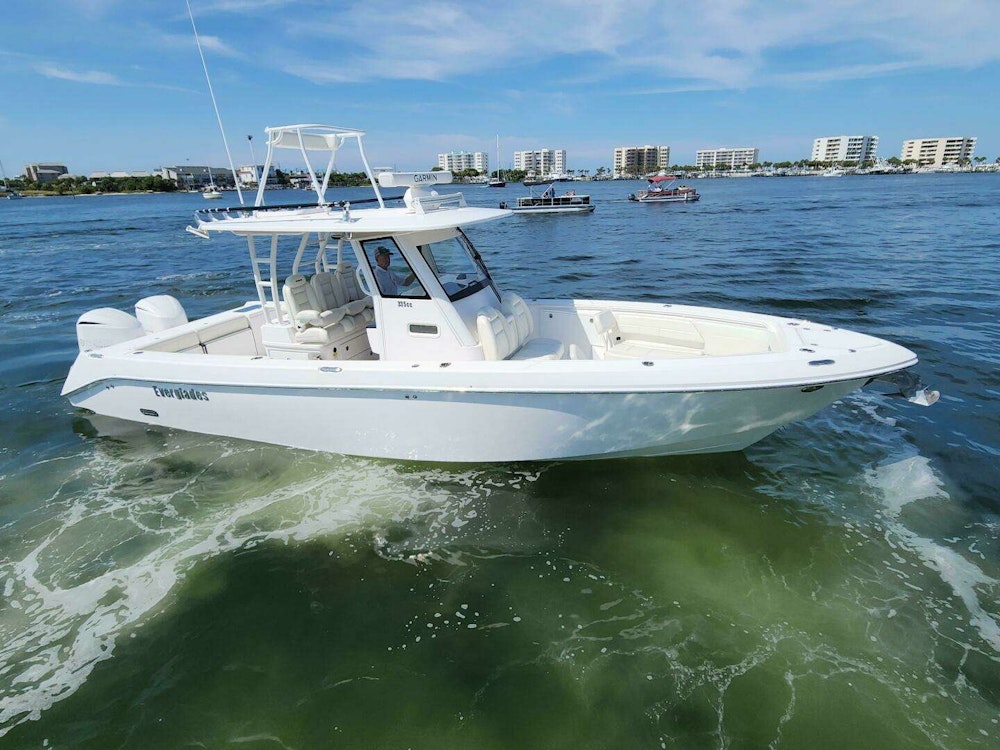Everglades 335 CC Yacht For Sale