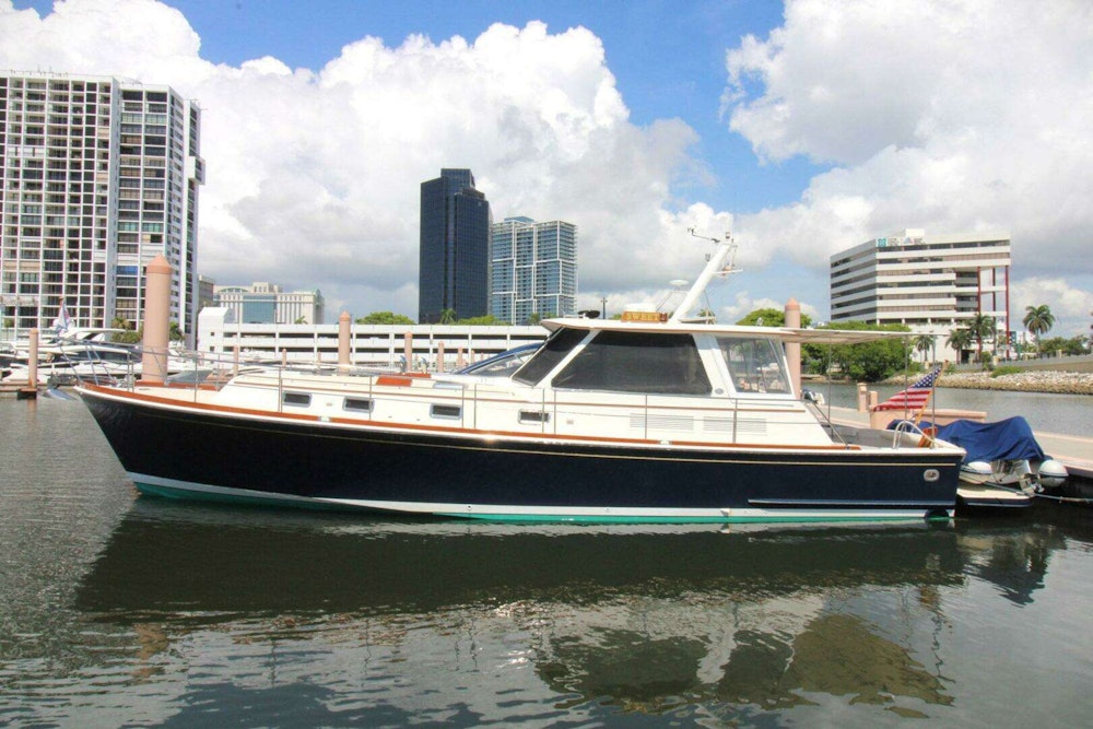 Grand Banks 49 Eastbay HX Yacht For Sale