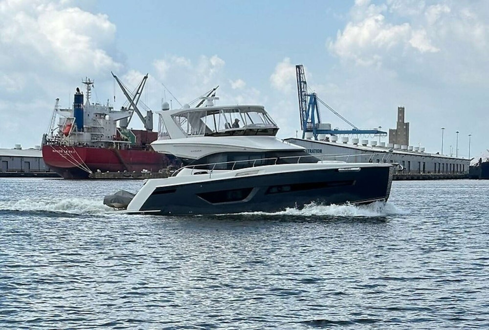 Carver C 52 Yacht For Sale
