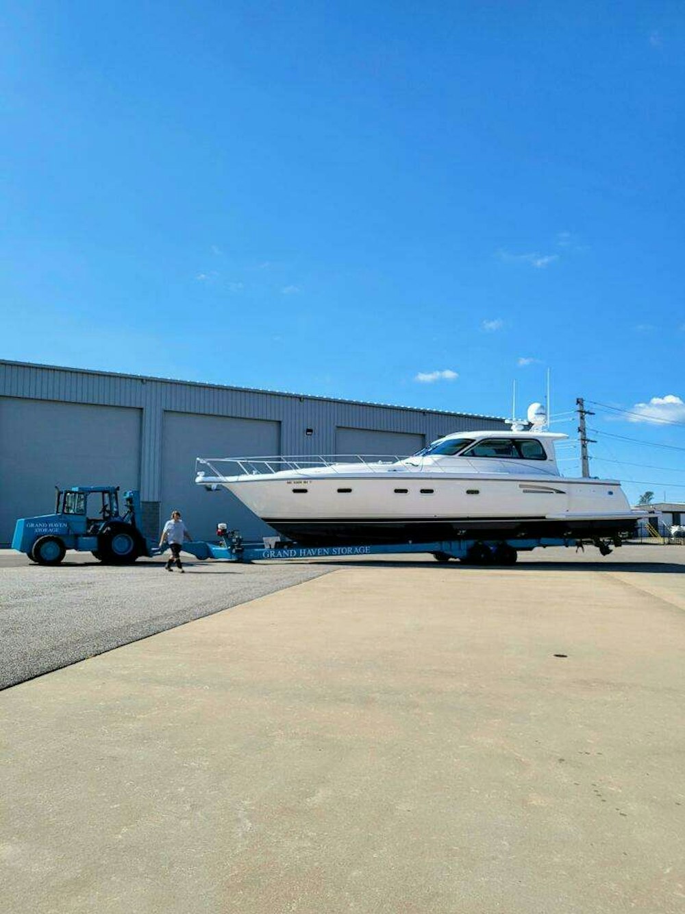 Tiara Yachts 5200 Sovran Salon Yacht For Sale