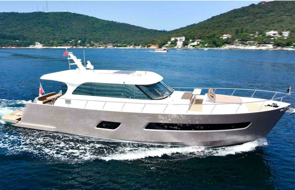 Altima Express Coupe Yacht For Sale