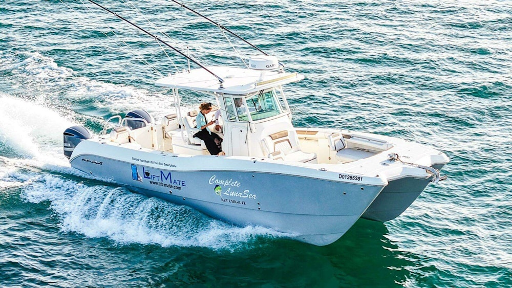 World Cat 320 CC Yacht For Sale