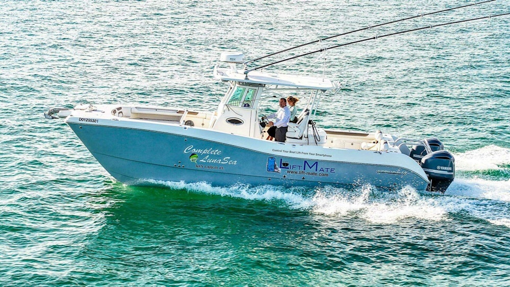 World Cat 320 CC Yacht For Sale