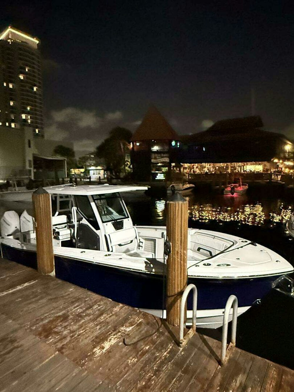 Blackfin 302CC Yacht For Sale