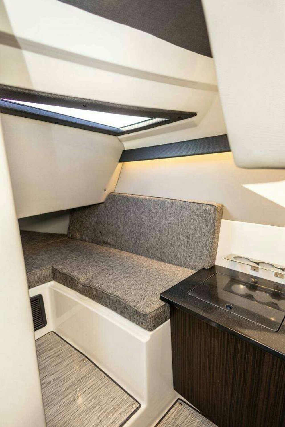 Cobalt R33 Yacht For Sale