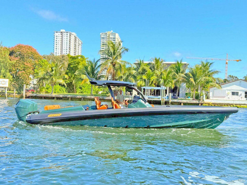 Skipper Green Hull / Camel Upholstery Yacht For Sale
