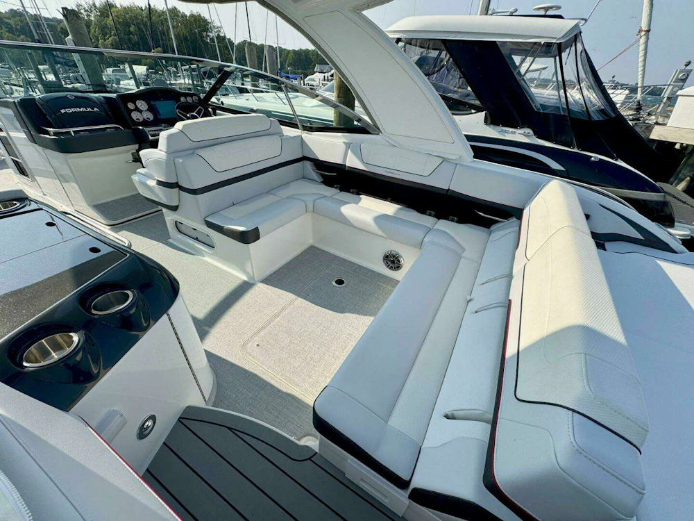 Formula 350 Crossover Bowrider Yacht For Sale
