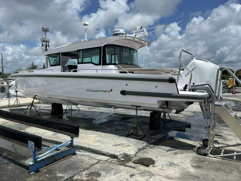 Axopar Cross Cabin Yacht For Sale