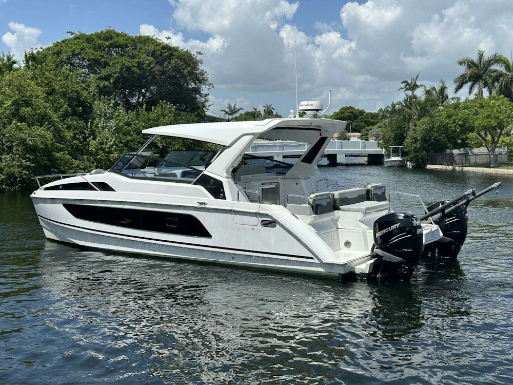 Aquila 36 Sport Yacht For Sale