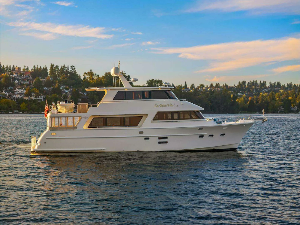 Hampton 720 Skylounge LRC Yacht For Sale