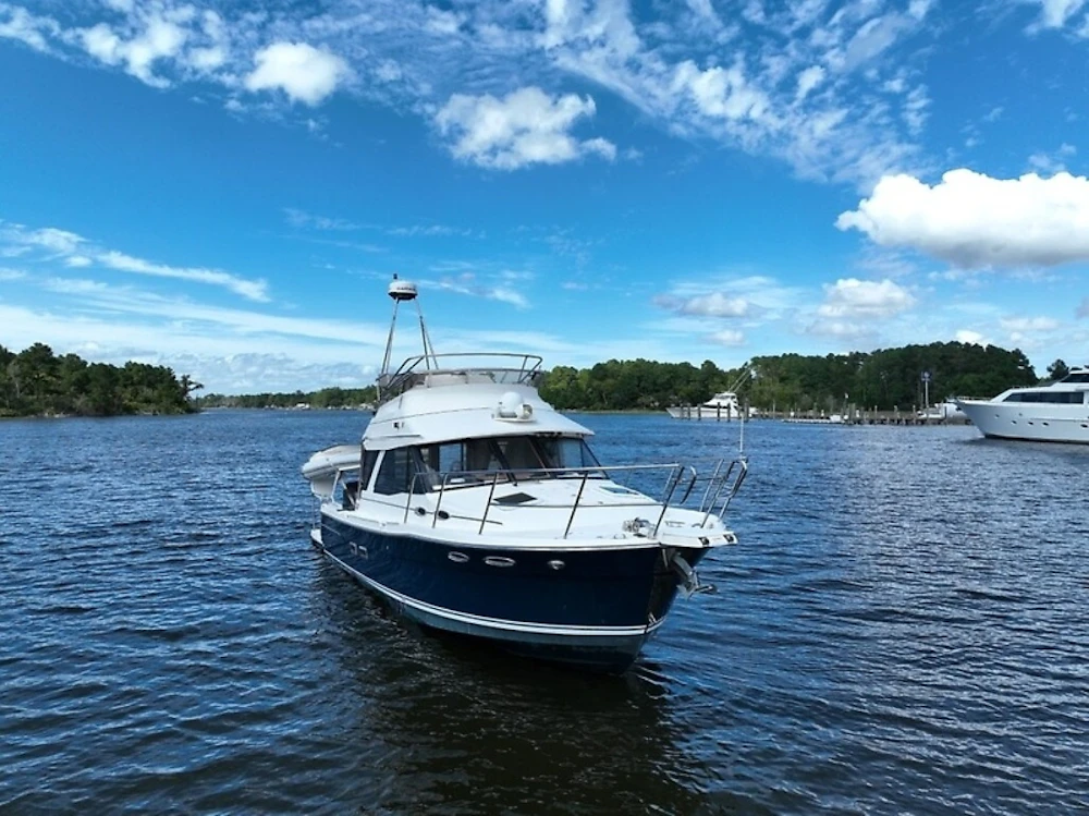 Cutwater C-32 CB Yacht For Sale
