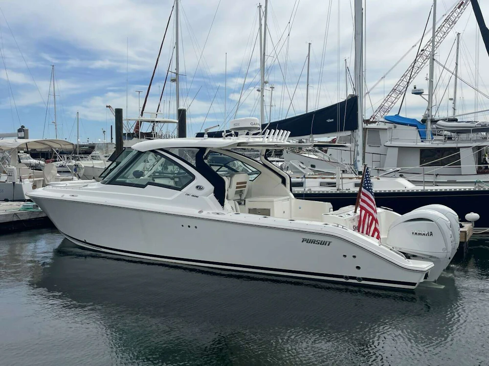 Pursuit DC 326 Yacht For Sale
