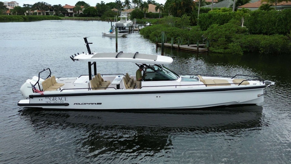 Axopar Sun-Top Yacht For Sale