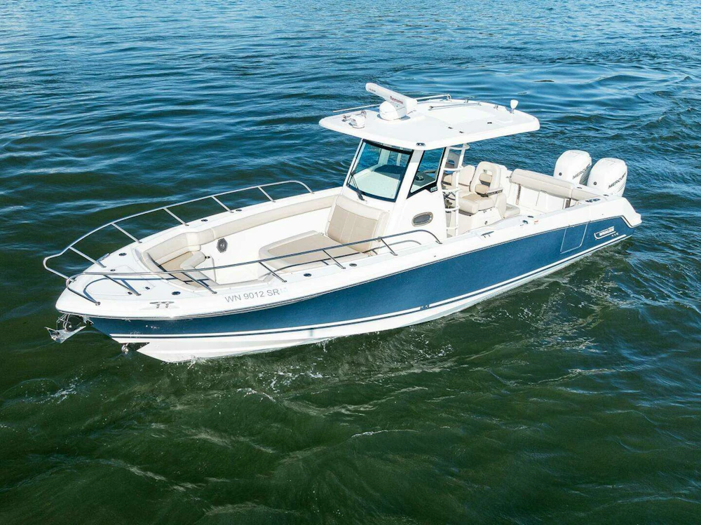 Boston Whaler 330 Outrage Yacht For Sale